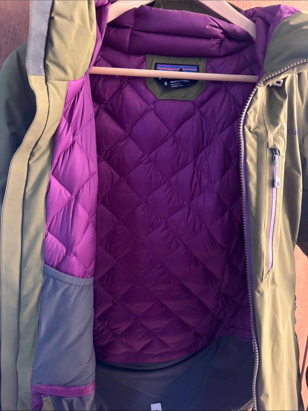 Patagonia Olive Green Women's Waterproof Hooded insSki Jacket with Purple Accent - Picture 2 of 10